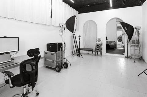 High ceilings, workstation daylight or blockout available