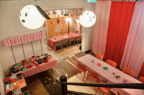 To the left an extra space for displaying on tables, setting up nook of craft materials or food.