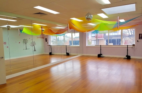 Natural light air con, full length mirrors